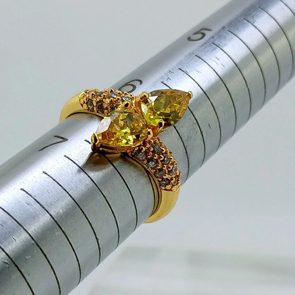 Vintage Gold Tone Yellow Pear Cut Bypass Cocktail Ring Size 6.25 Butterfly Style